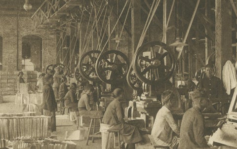 Petroleum Tin Factory & Filling Operations, Photogravure, Sumatra ca.1900, close-up 4